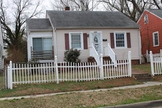 Building Photo - Renovated 3 Bedroom Home!