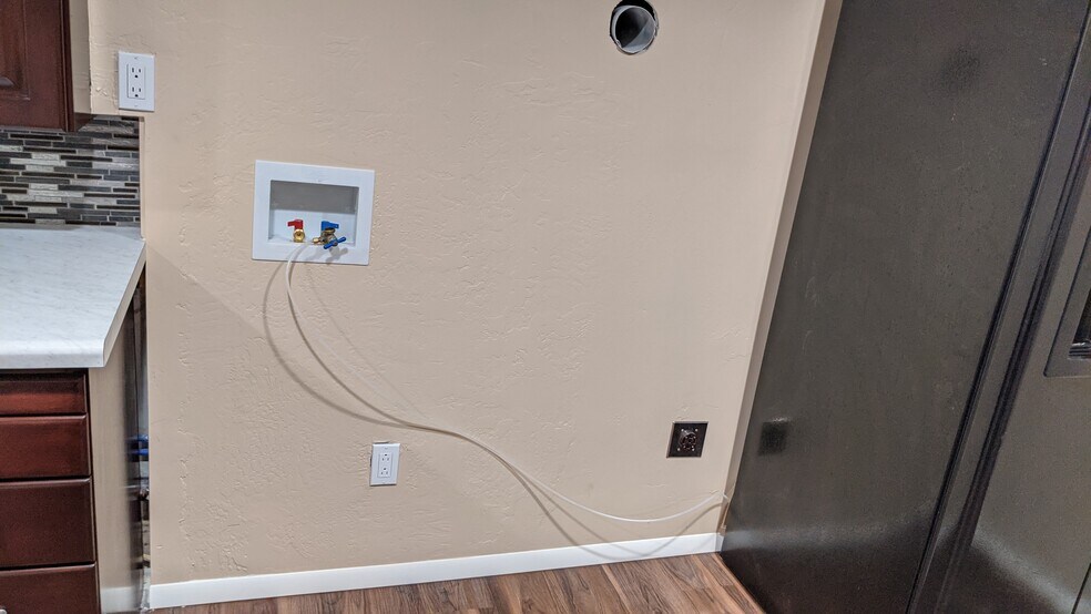 Laundry hookup - 7976 W 2820 S