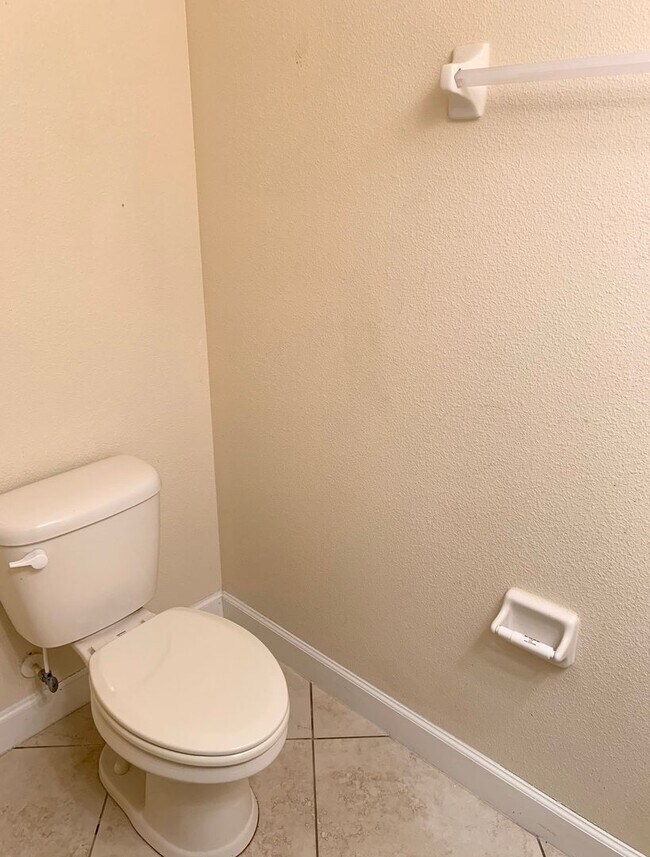 Building Photo - WYNDHAM LAKES ESTATES 4/2.5 HOME FOR RENT - LAKE VIEW!