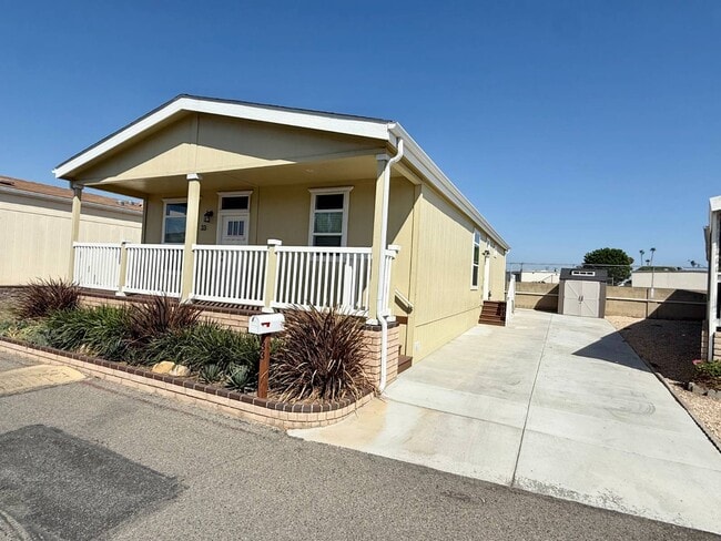 Building Photo - 33 Magnolia Via
