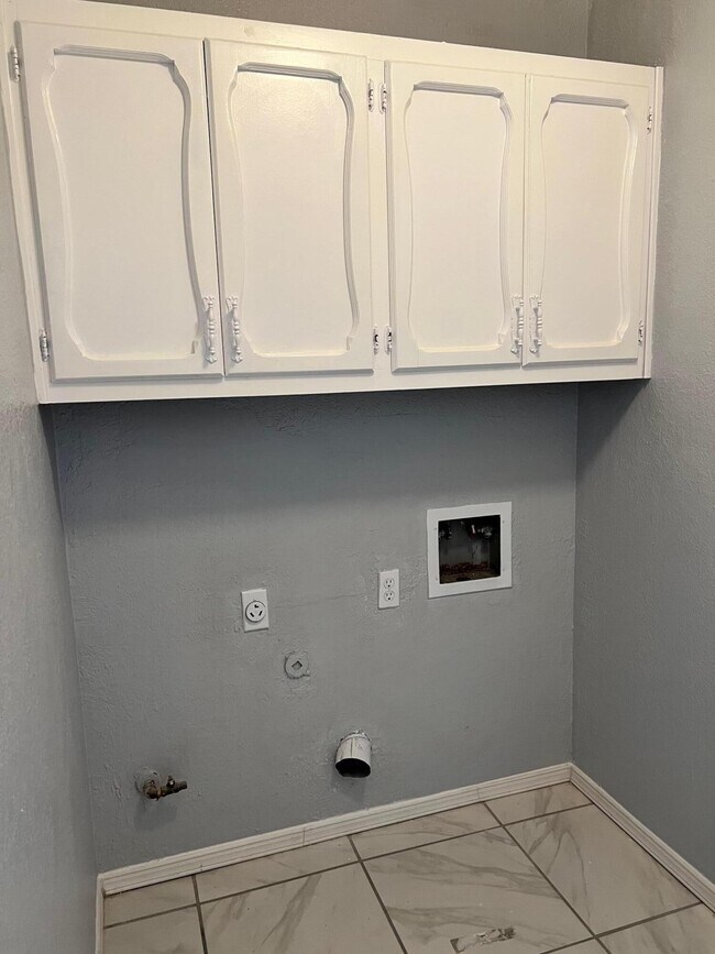 Building Photo - 1502 Monte Sanders Ln