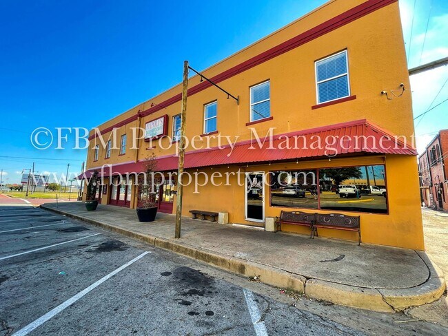 Primary Photo - 111 E Collin St