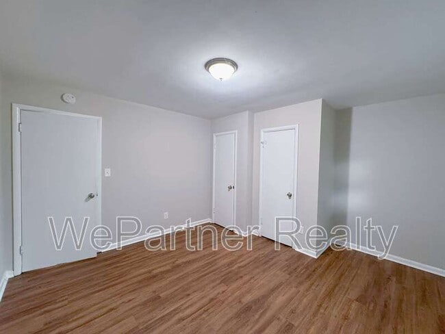 Building Photo - 2223 Shamrock Dr