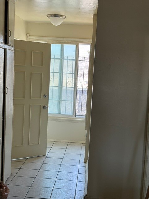 Laundry Room - 1019 W Century Blvd