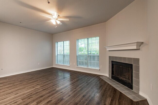 Building Photo - 2204 San Gabriel St