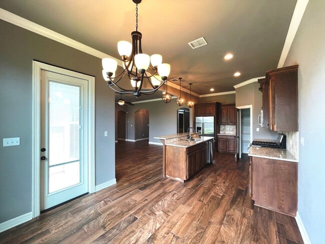 Building Photo - Stunning 4-Bedroom 3-Bath Home for Lease i...