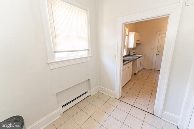 Building Photo - 733 Camden Ave