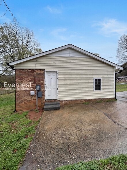 Building Photo - 4026 Angus Dr