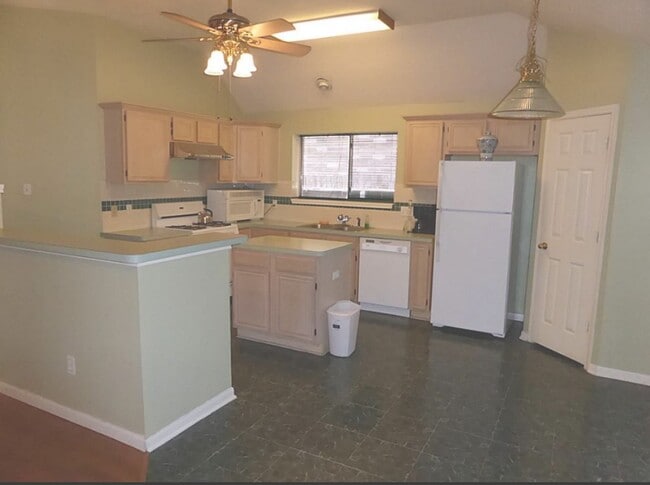 Building Photo - 12530 Meadowglen Dr