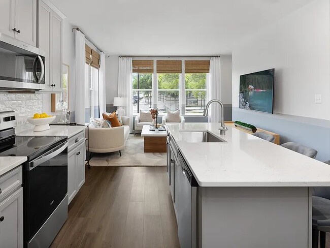Building Photo - 15711 John Diskin Cir