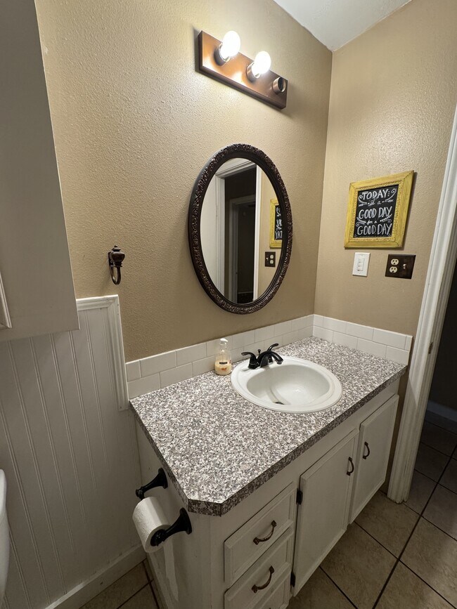 Building Photo - 3608 Edgemont Dr