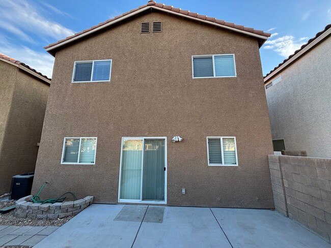 Building Photo - Gorgeous 3Bed/2.5Bath, 2-Story Home located in the SW part of the valley