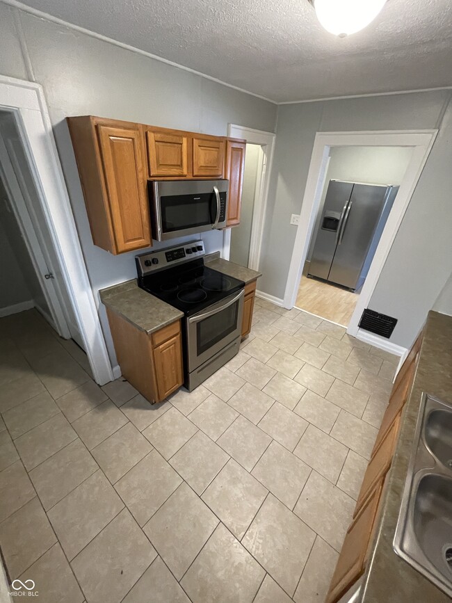 Building Photo - 1019 Churchman Ave