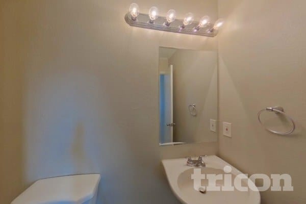 Building Photo - Thoughtfully Designed 3-Bedroom Home for Modern Living