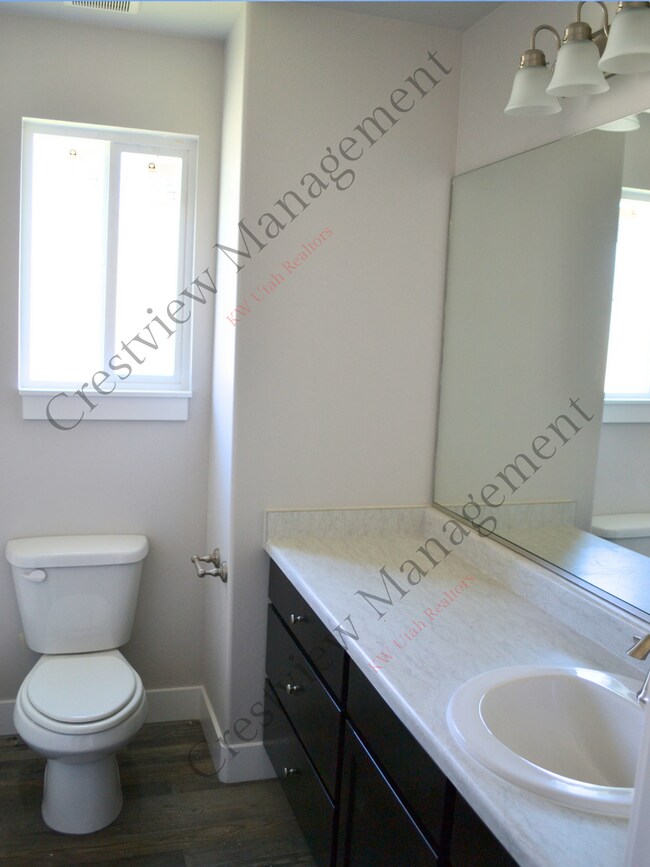 Building Photo - 448 McClellan Ct