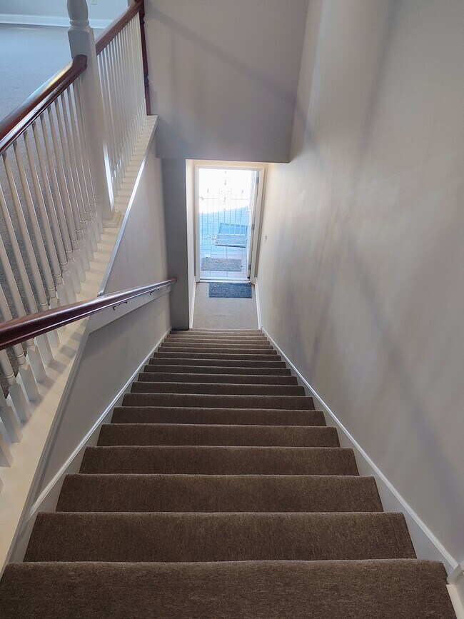 Building Photo - 13 E State St