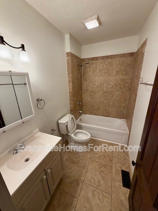 Building Photo - 924 SE 6th St