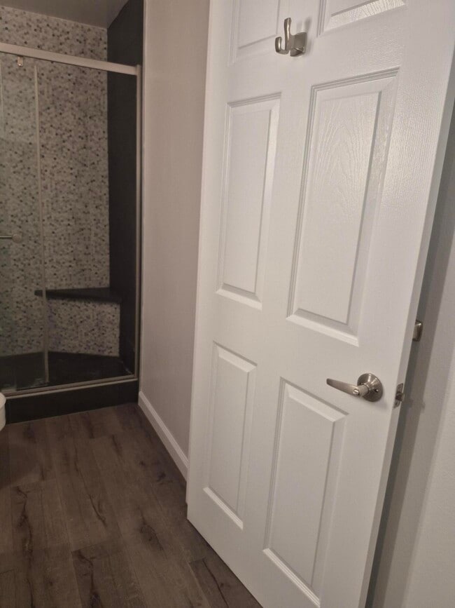 Building Photo - 600 W 9th St