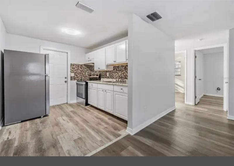 Building Photo - 1707 E Idell St