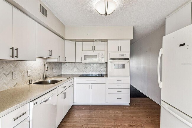 Building Photo - 2455 Finlandia Ln