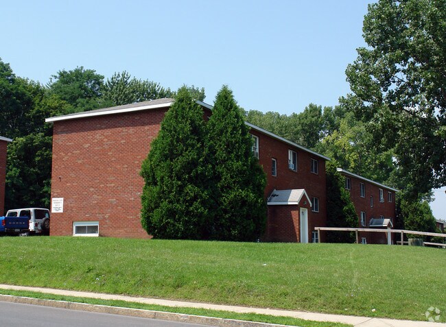 Primary Photo - 643-651 Providence St
