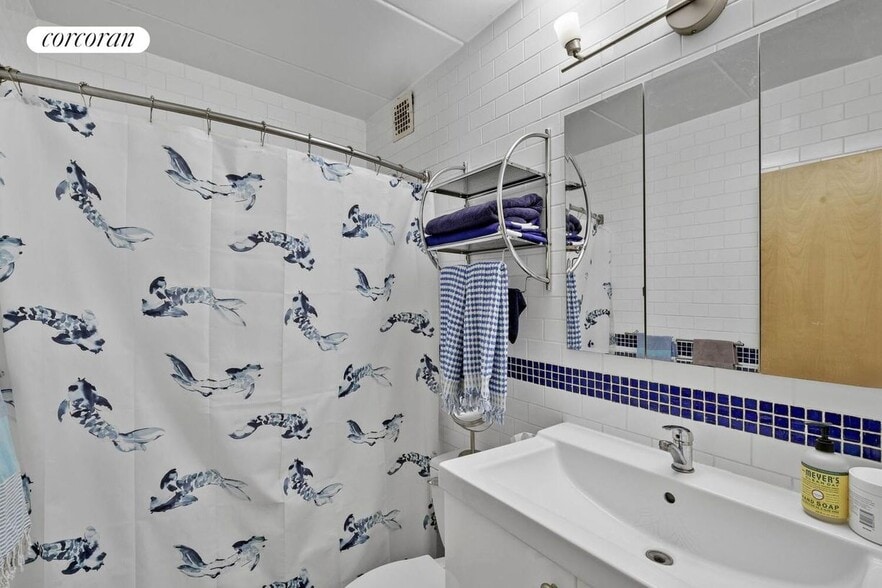 Building Photo - 442 Clermont Ave