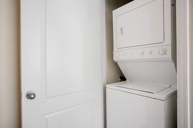 Building Photo - 5535 Westlawn Ave