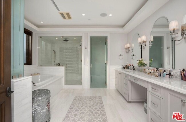 Building Photo - 331 Canon Dr