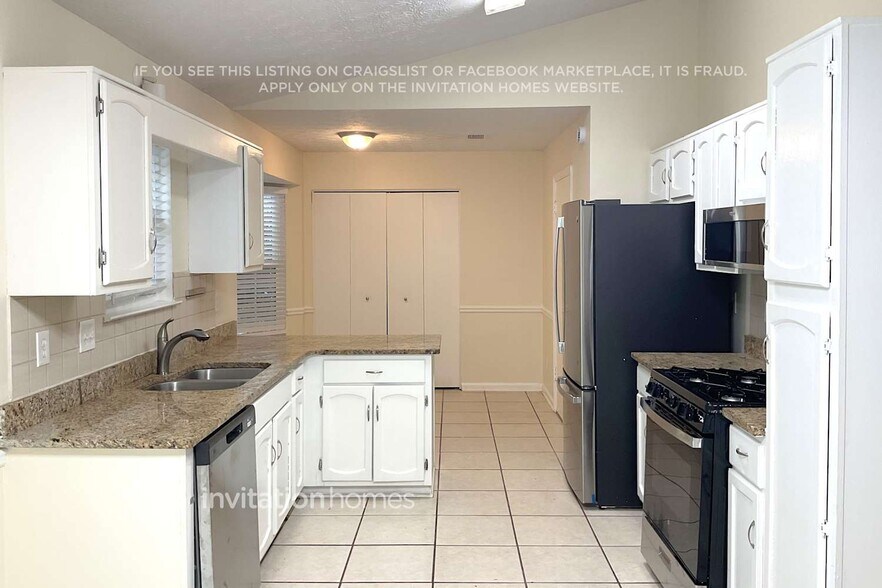 Building Photo - 1160 Park Creek Cir