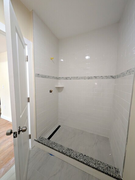 Building Photo - 7 Lowell Cir