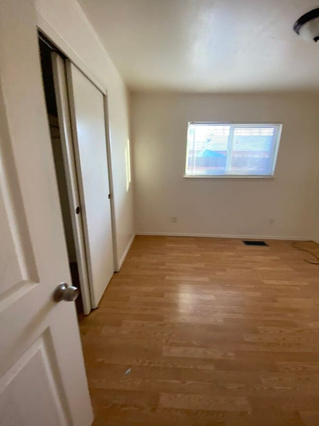 Building Photo - 211 W Camron Ave
