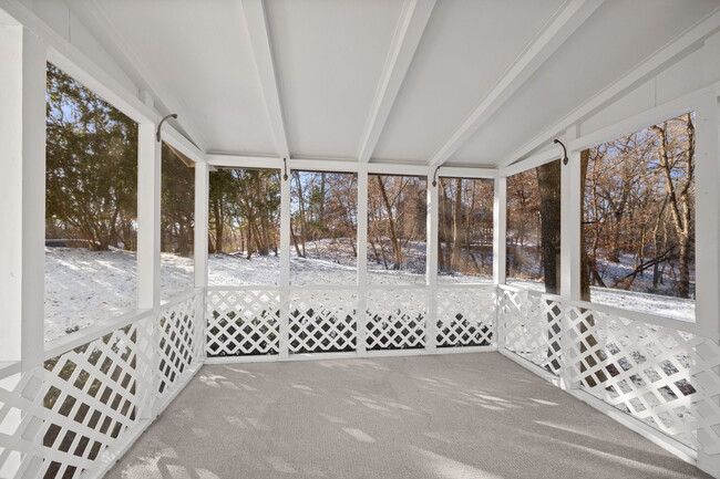 3 season porch - 17800 Frommes Cir