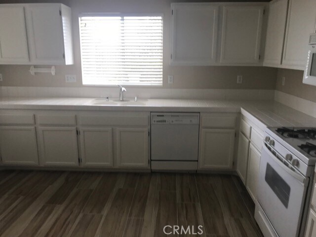 Building Photo - 3571 Hawthorne Dr