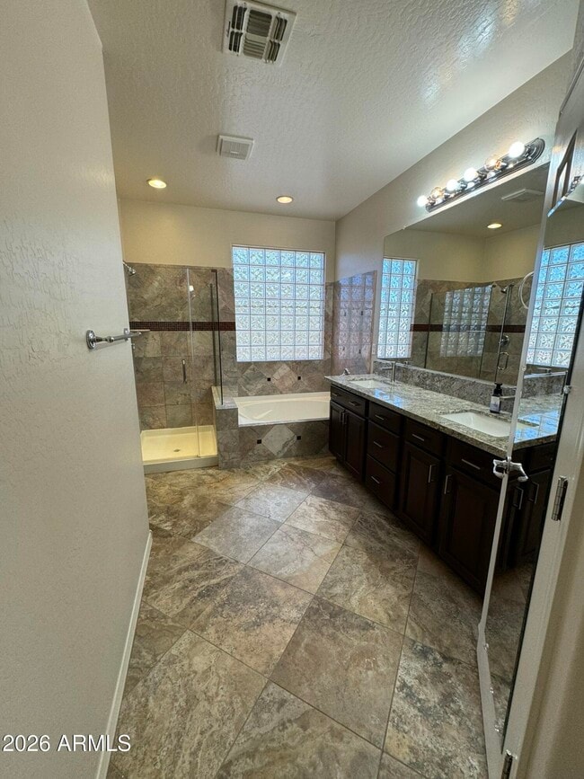 Building Photo - 419 W Balsam Dr