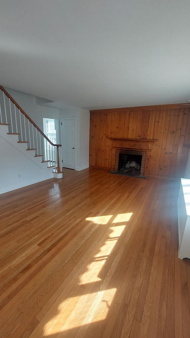 Building Photo - Cape Style Single Family 2 Bedroom/ 1 Bath...