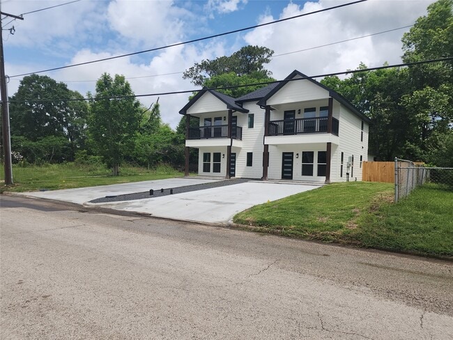 Building Photo - 2651 Beaumont Ave