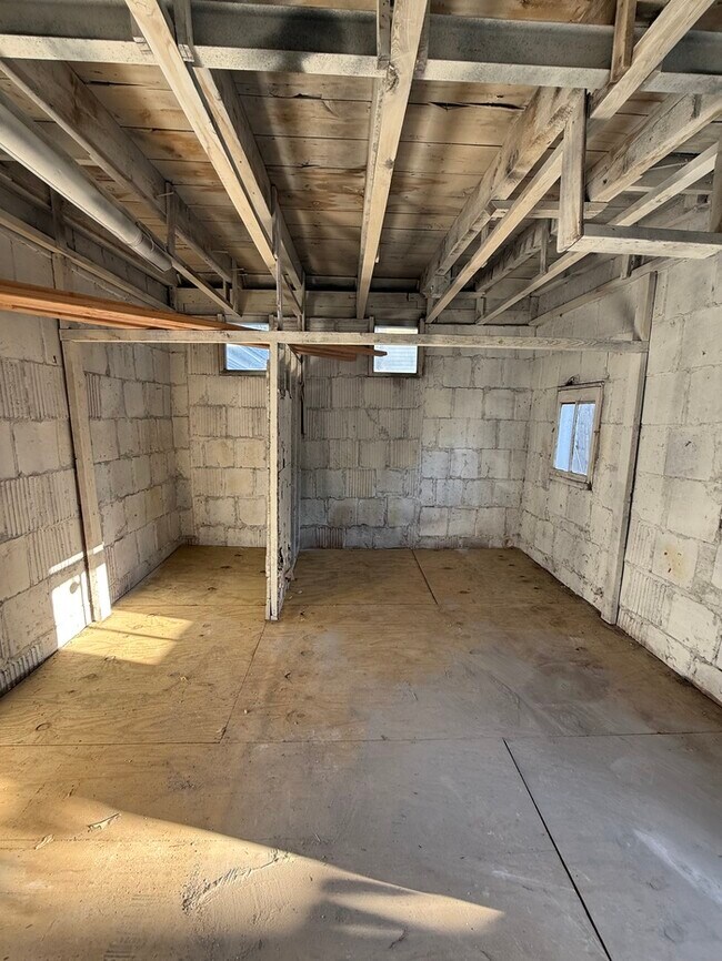 Building Photo - 438 Neville St