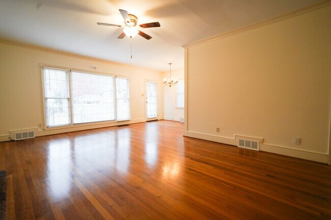Building Photo - 1/2 MONTH FREE! ?Cotswold- 3 bed,2 bath, Hardwood floors