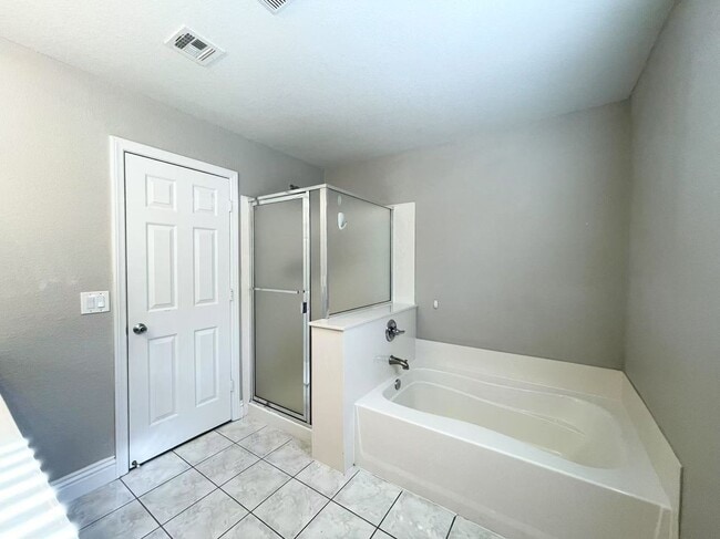 Building Photo - Nice two-story home with 4 bedrooms