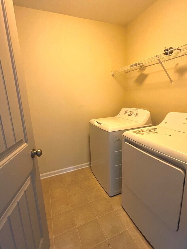 Building Photo - Great Amenities