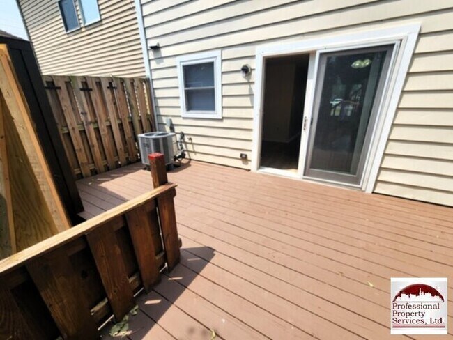 Building Photo - Charming 3br/1.5ba Townhome Updated, Convenient, And Move In Ready