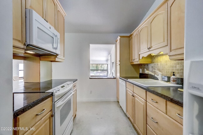 Building Photo - 4009 Bess Rd