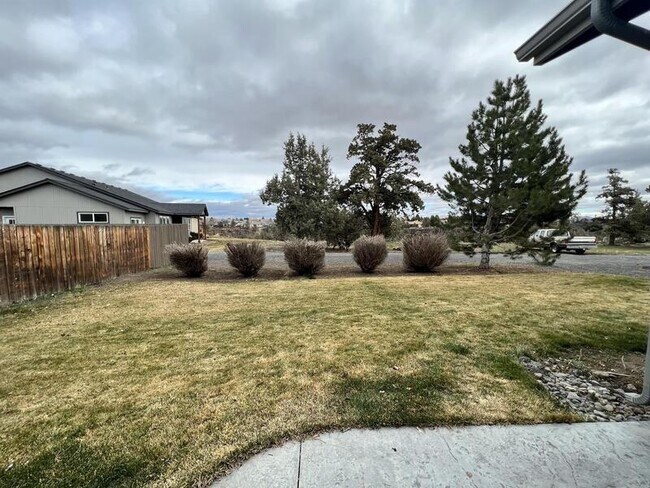 Building Photo - 2360 NW 19th St