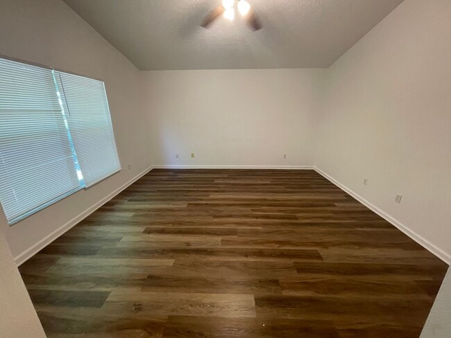 Building Photo - 3 Bedroom/2 Bathroom SFH in Lake Griffen E...