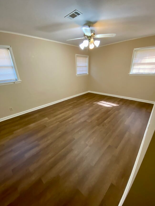 Building Photo - 455 Sandefur Dr