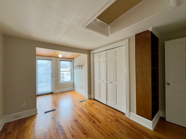 Building Photo - Charming 2 Bedroom/1 Bathroom Townhome with Deck and Parking Pad in South Baltimore!