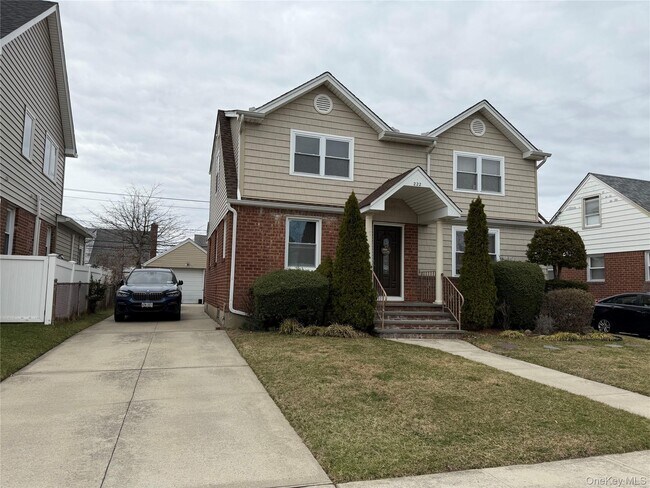 Building Photo - 222 Colonial Ave