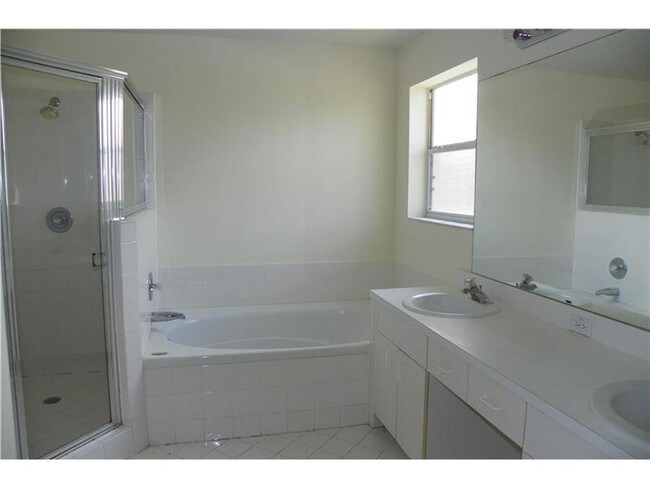 Building Photo - 14804 SW 155th Pl