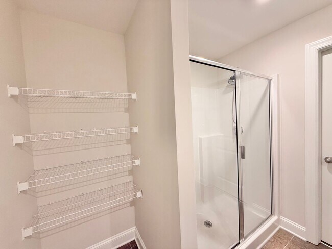 Building Photo - Modern 3BD, 2.5BA Raleigh Home in a Great ...