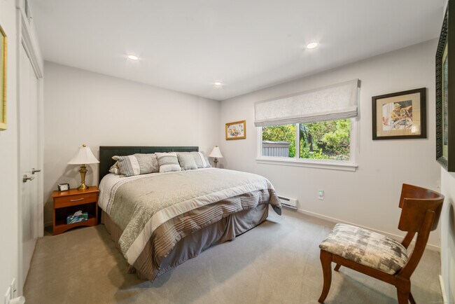Building Photo - 595 Heritage Vlg